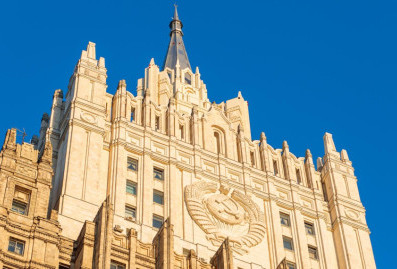 МИД назвал абсурдными требования Украины к РФ сесть за стол переговоров