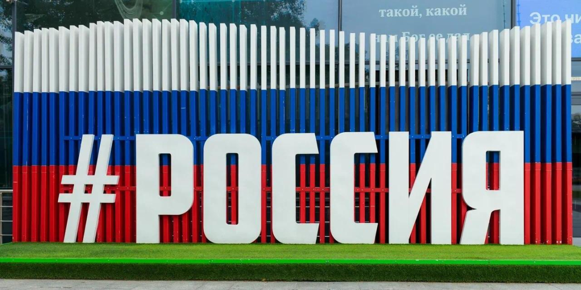 Россияне назвали три главных чувства, которые вызывает у них страна 