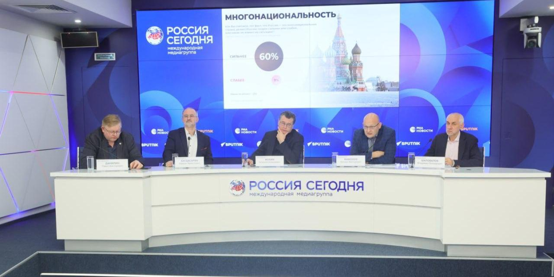ЭИСИ: 94% россиян считают себя патриотами своей страны