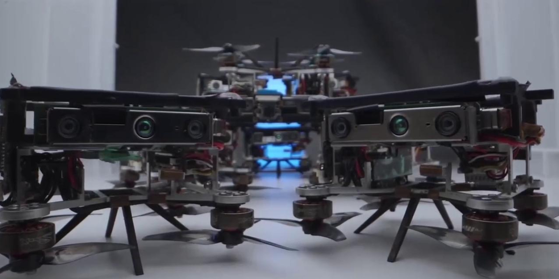 "Беспилот" показал высокоскоростной рой дронов из Китая