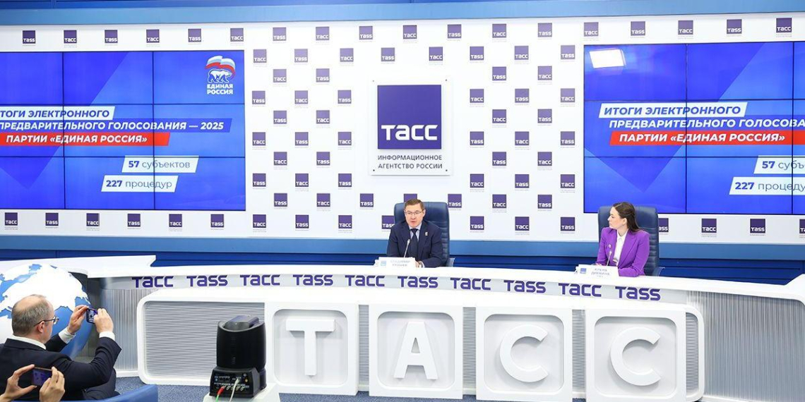 Якушев рассказал о росте конкуренции в "Единой России"