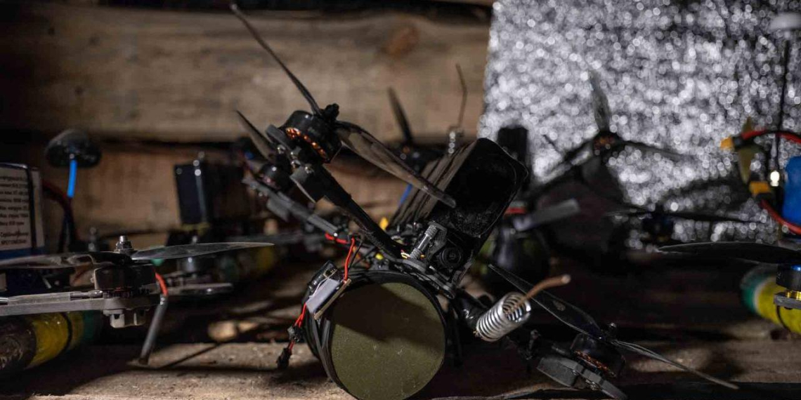 FT: из-за нехватки людей в ВСУ часть фронта обороняют только дроны