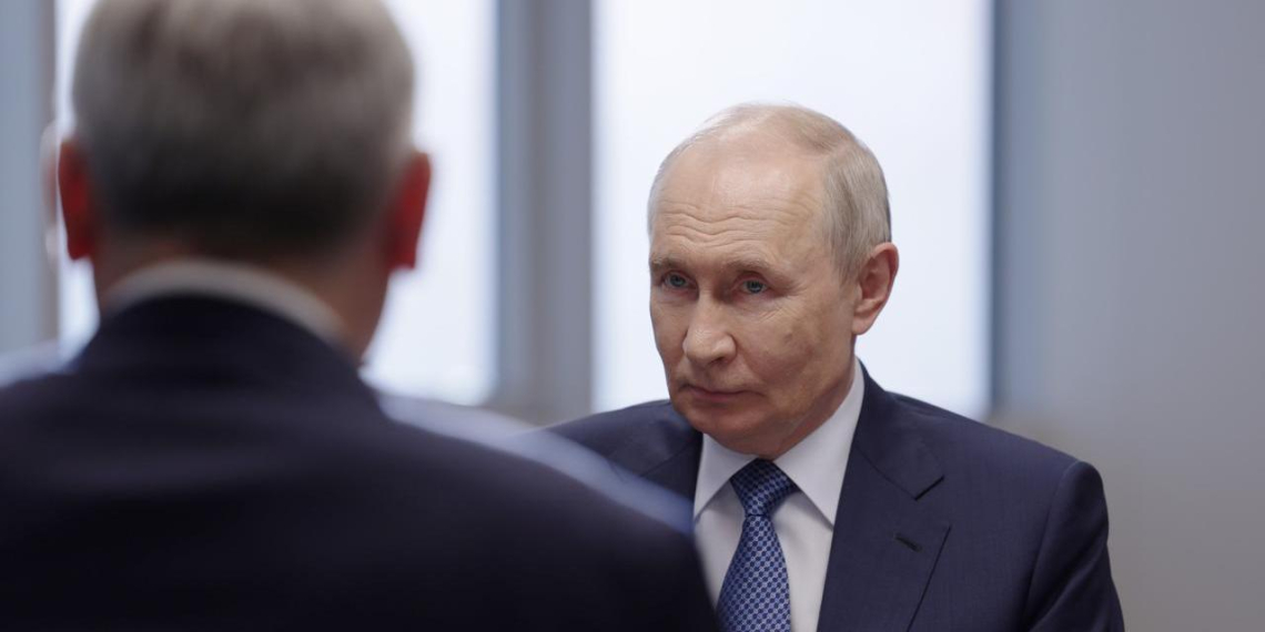 Путин посетил СКИФ в Кольцово: первые станции заработают до конца 2026 года 