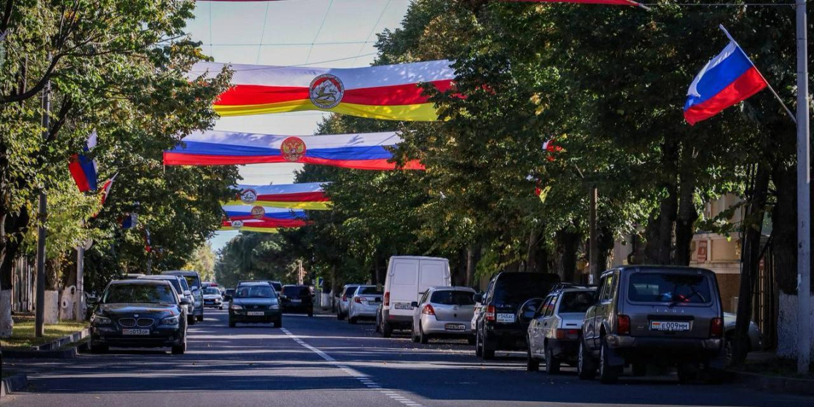 Юнармейцы Донбасса и Южной Осетии поздравили Россию с Днём народного единства