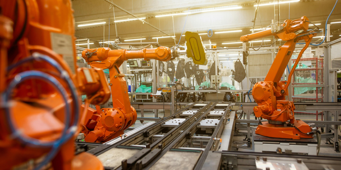 К 2030 году на российских заводах будут трудиться 100 тысяч роботов