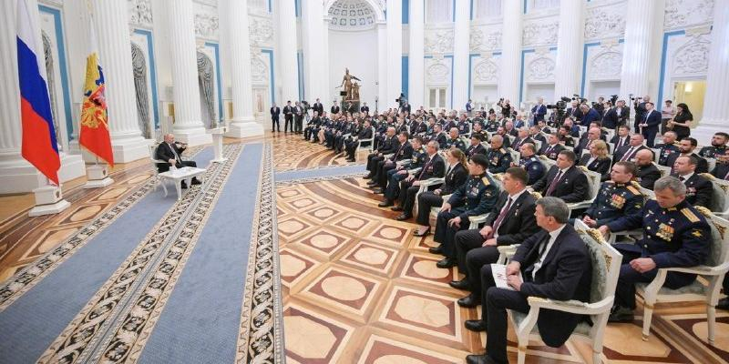 Путин готов поддержать выпускников "Времени героев" на выборах в Госдуму 