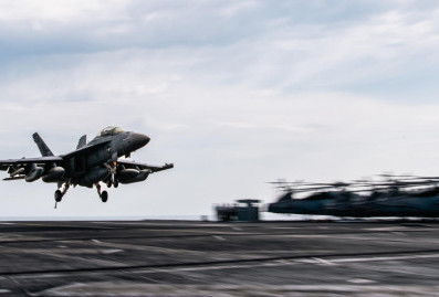 ВМС США за полчаса потеряли самолет и вертолет в Южно-Китайском море  ВМС США за полчаса потеряли самолет и вертолет в Южно-Китайском море