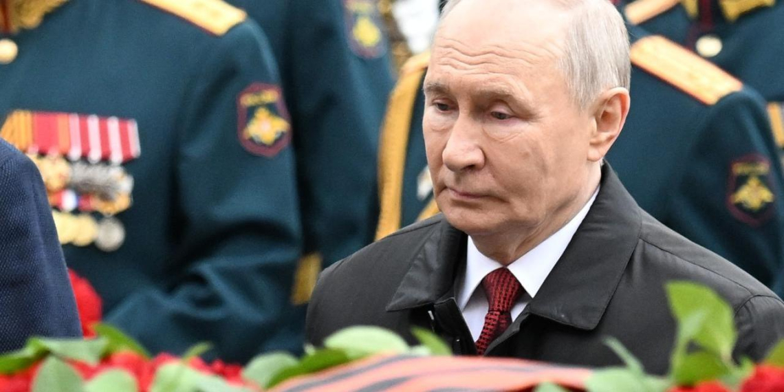 Владимир Путин возложил цветы к Могиле Неизвестного Солдата вместе с главами иностранных делегаций 