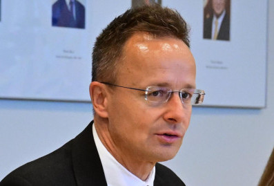 Венгрия потребовала от Киева объяснить перевозку по своей территории денег "военной мафии"