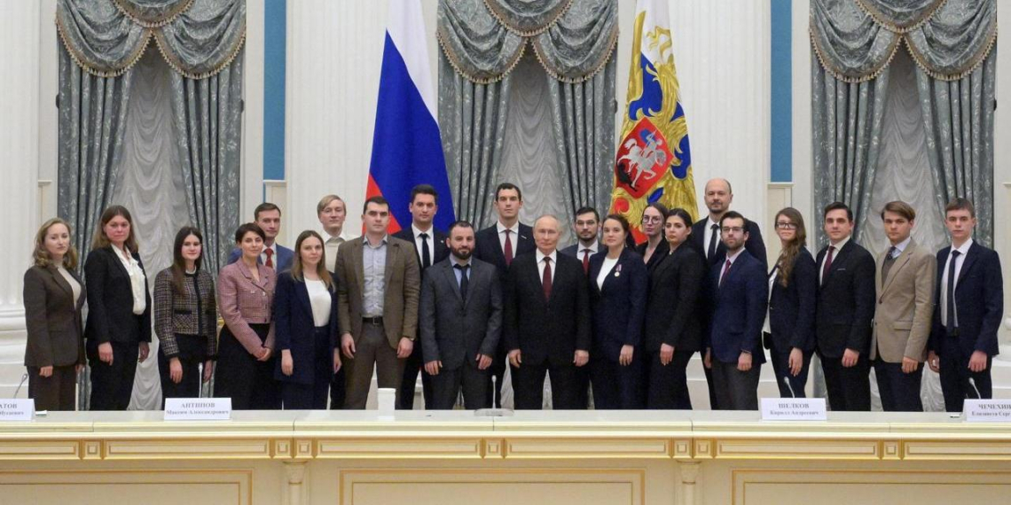 Путин встретился с участниками V Конгресса молодых учёных в Кремле