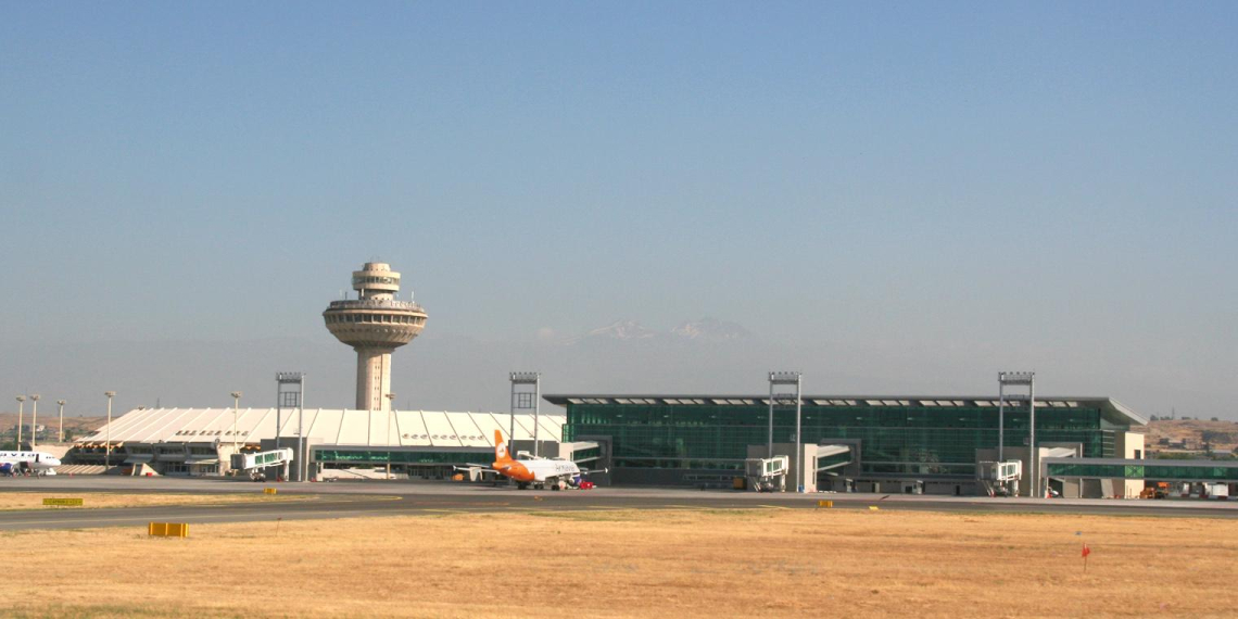 Армения потребовала от России вывести сотрудников ФСБ из аэропорта Еревана
