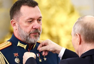 Путин вручил медали "Золотая Звезда" Героям России в День Героев Отечества