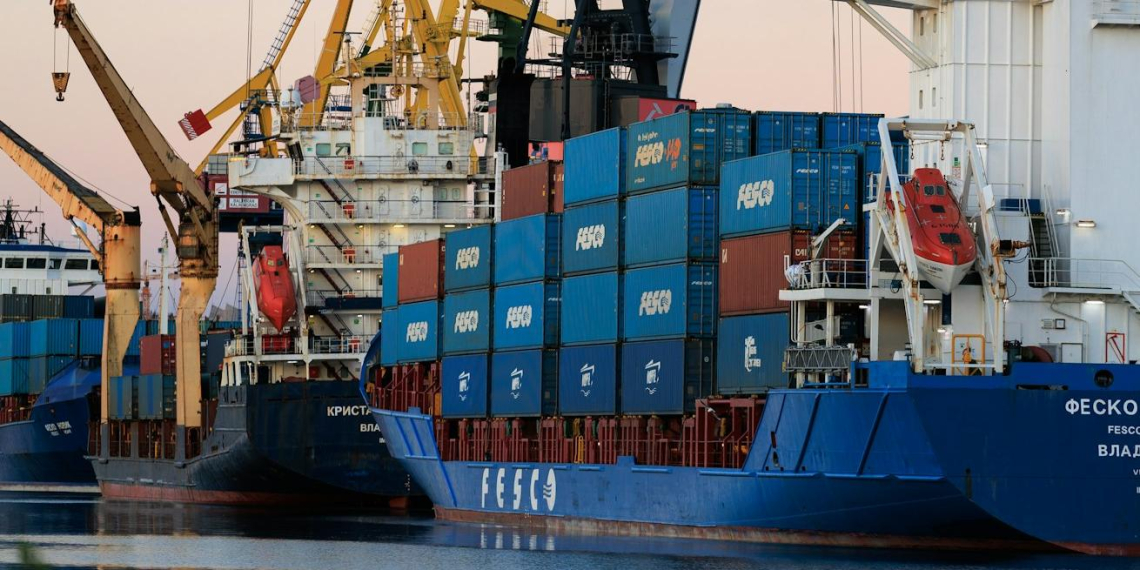 В Черном море затонуло судно FESCO после атаки украинских дронов