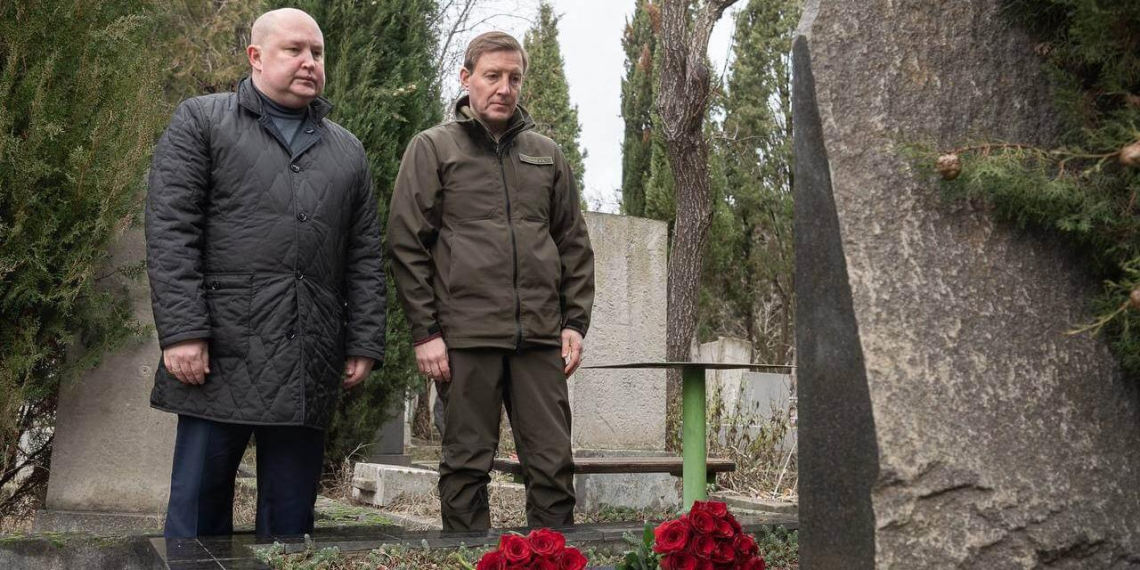 Андрей Турчак почтил память погибших морпехов 
