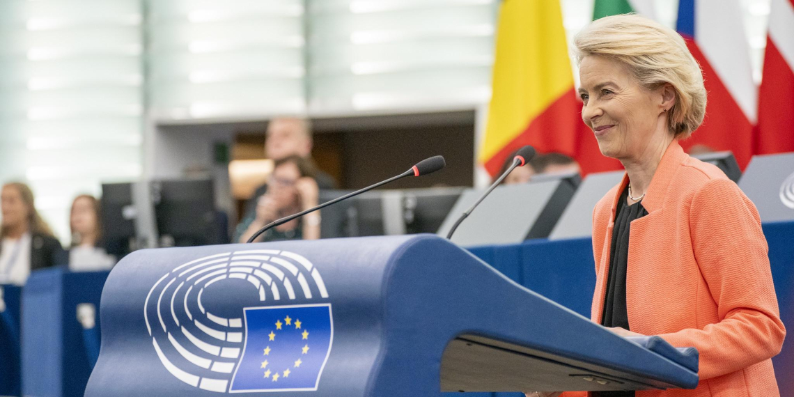 Европарламент отклонил вотум недоверия Урсуле фон дер Ляйен