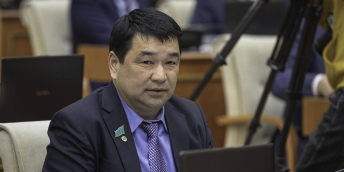 Депутата парламента Казахстана исключили из партии за поддержку Путина и СВО