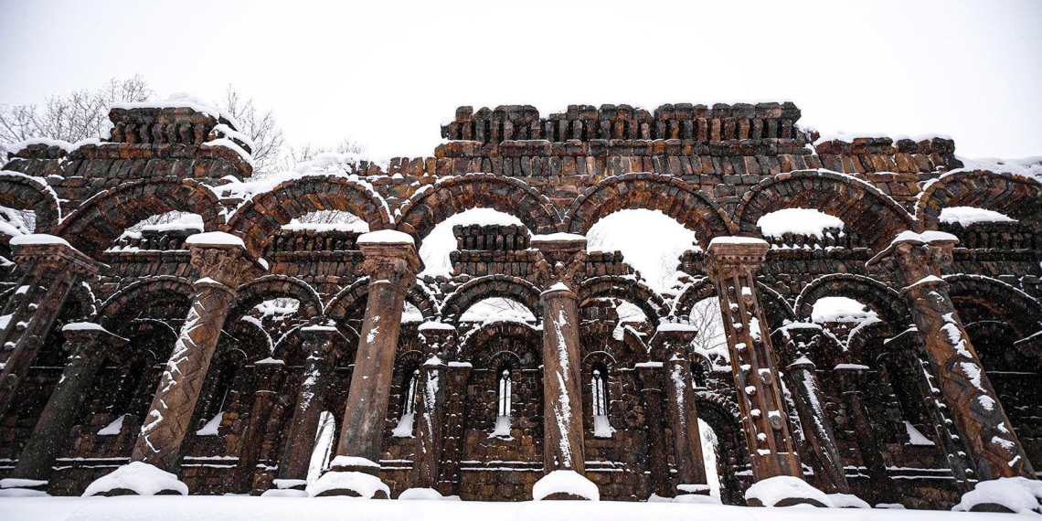 В кинопарке "Москино" открылась новая площадка "Разрушенный заброшенный замок"