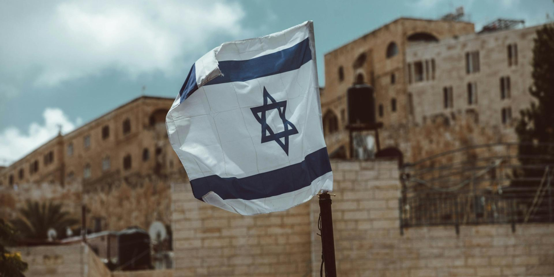 Израиль остановил работу 28 посольств по всему миру, опасаясь ответа Ирана