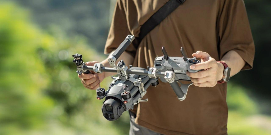 DJI Mavic 4 Pro превратили в ручную камеру для наземных съёмок
