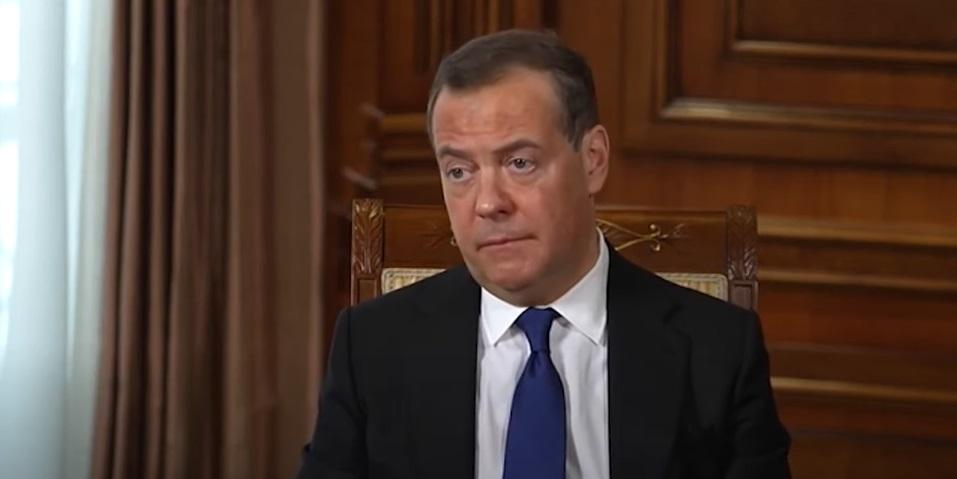 Медведев поставил Макрону диагноз