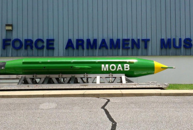 CNN: США хотят скинуть на Иран "мать всех бомб"