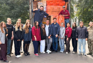 Москвичи отправили в новые регионы одежду и школьные принадлежности к 1 сентября