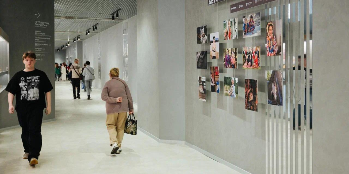 Общество "Знание" открыло фотовыставку о народах России в Национальном центре "Россия"