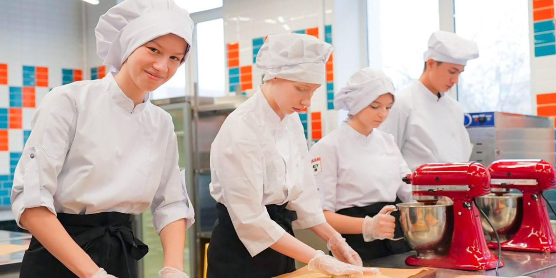 Студенты столичных колледжей поддержали участников СВО перед Новым годом