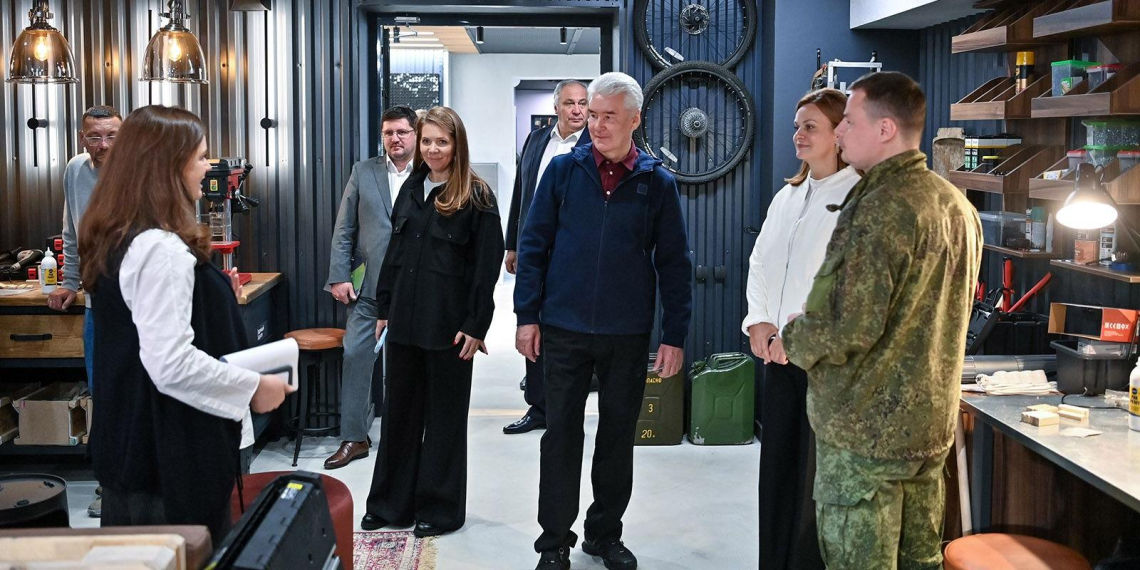 Собянин: десятки тысяч москвичей сражаются в зоне СВО