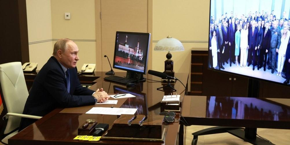 Путин провел встречу с выпускниками 