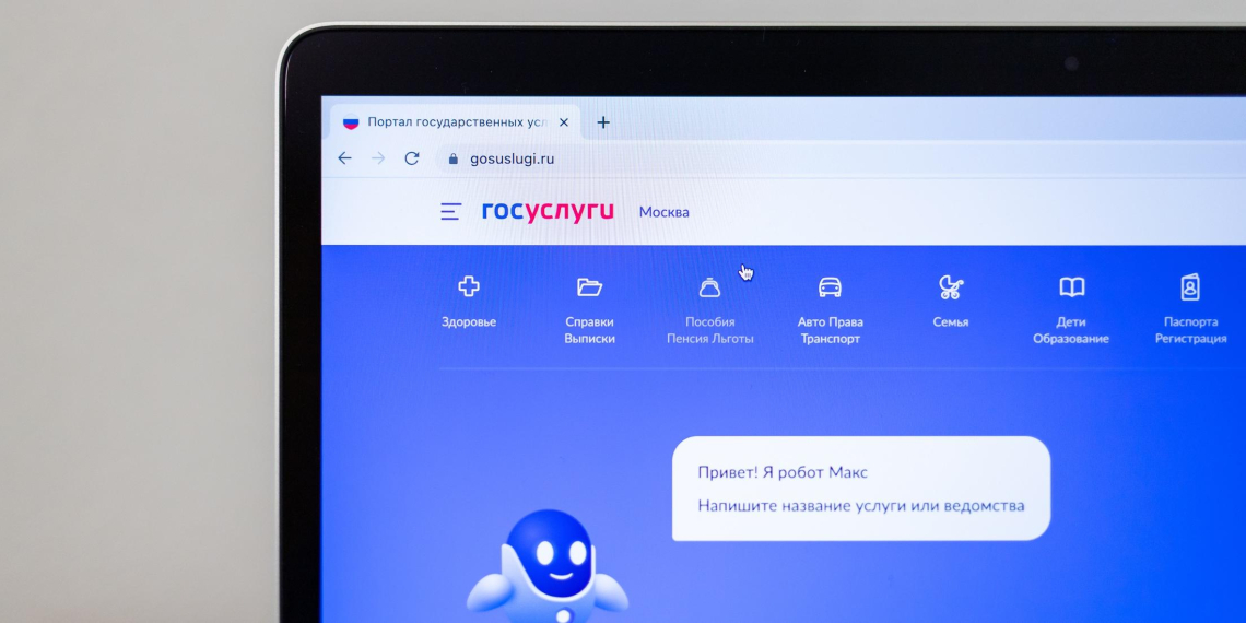Минцифцы создаст национального ИИ-ассистента на базе "Госуслуг"