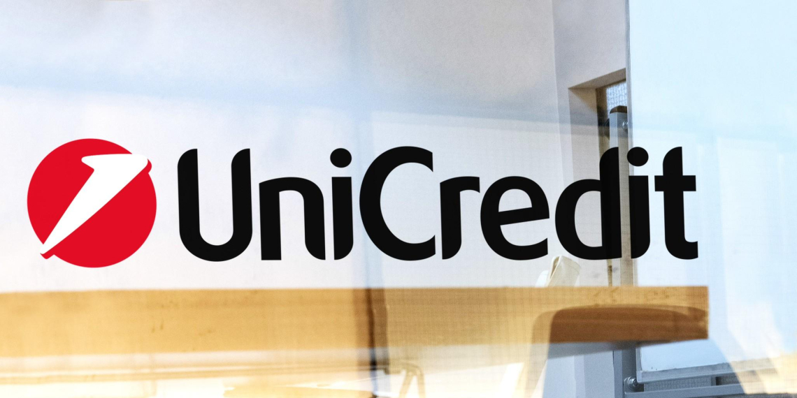 UniCredit разделит российский бизнес и продаст его часть