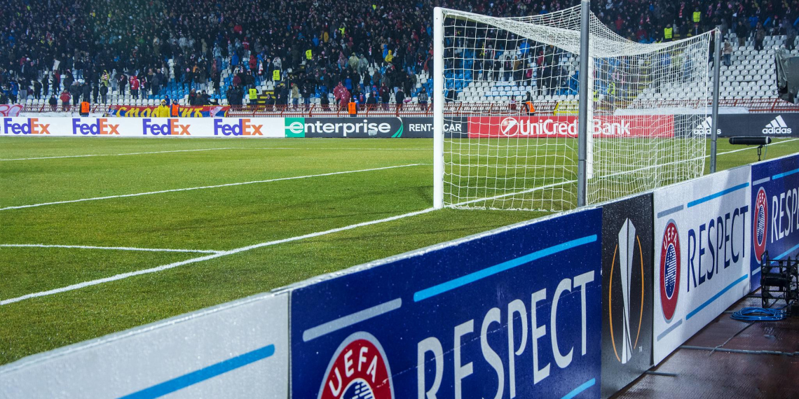 УЕФА оштрафовал Украину за антироссийский баннер
