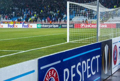 УЕФА оштрафовал Украину за антироссийский баннер