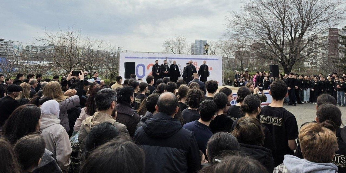В Ростове более 500 человек вышли на митинг в поддержку Армянской Апостольской Церкви