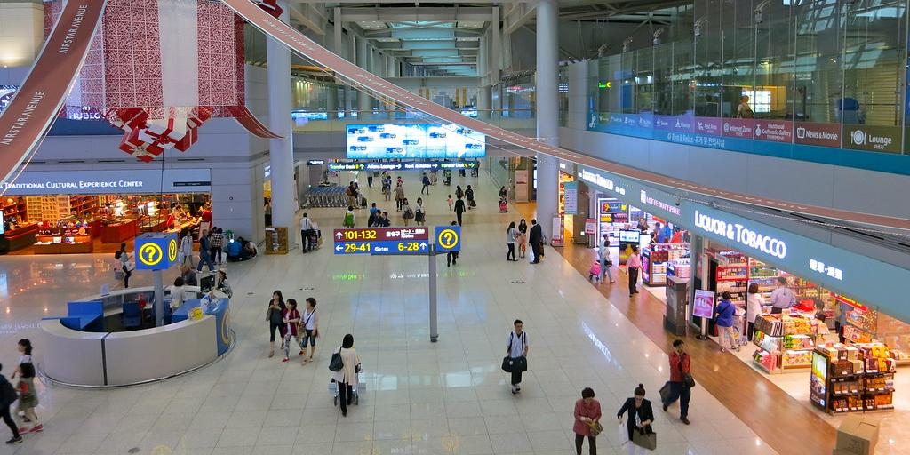 Сбежавшие от мобилизации россияне несколько месяцев вынуждены жить в аэропорту Сеула