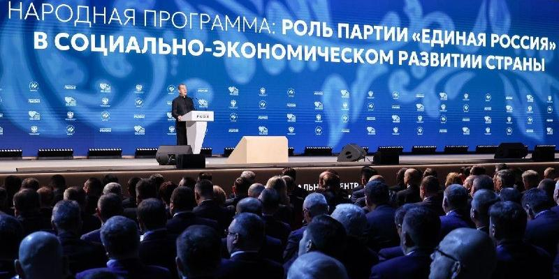 Медведев выступил за правовую защиту добросовестных муниципальных служащих