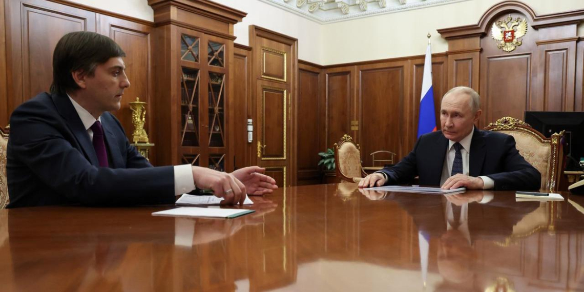 Путин и Кравцов обсудили единые учебники и подготовку рабочих кадров
