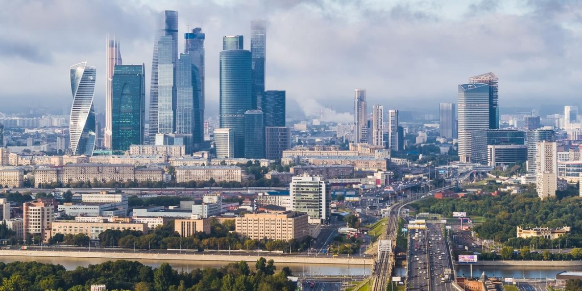 Безработица в Москве упала на 20% и достигла доковидного уровня