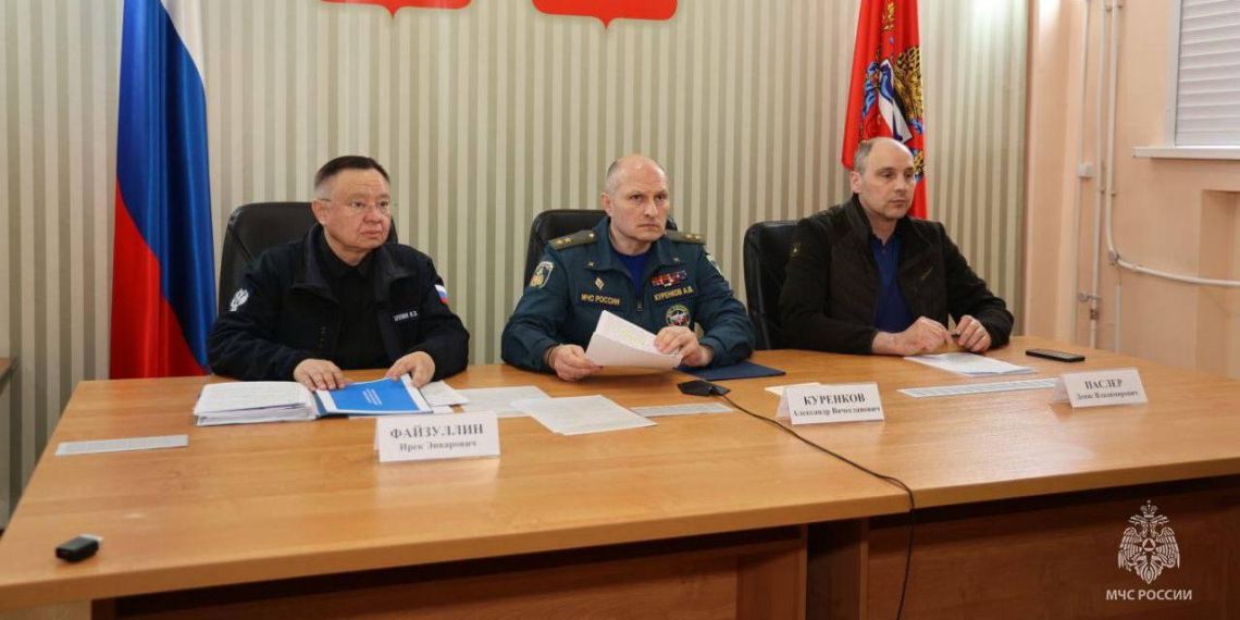 МЧС России: прорванный участок дамбы в Орске восстановлен 
