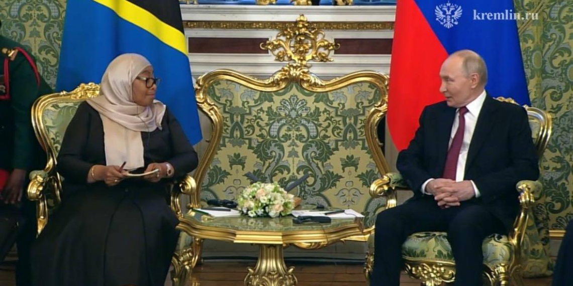 Путин встретился с президентом Танзании в Кремле 