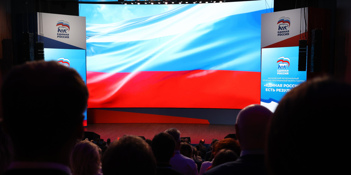 Собянин: реализуем программу мощной поддержки Донецка и Луганска