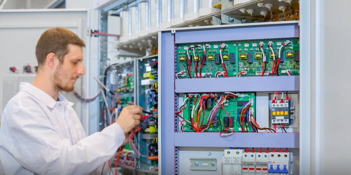 Собянин: оборот электротехнической промышленности Москвы вырос на 22%