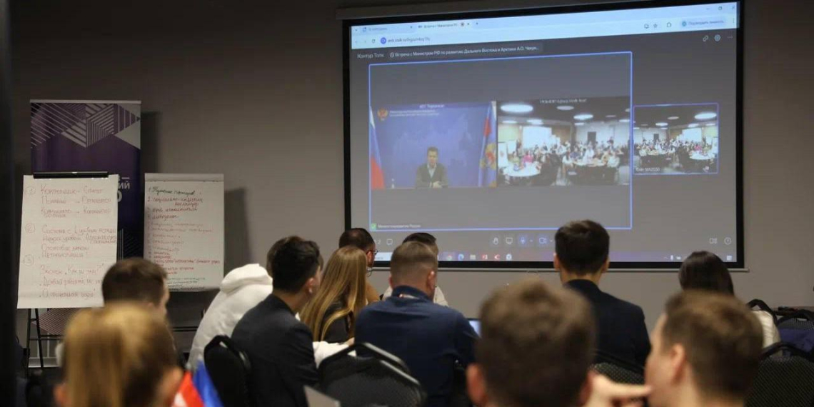 Глава Минвостокразвития обсудил с будущими управленцами планы развития региона