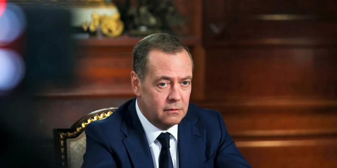 Медведев порассуждал о том, поддержат ли США Европу в войне с Россией