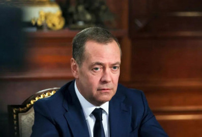 Медведев порассуждал о том, поддержат ли США Европу в войне с Россией