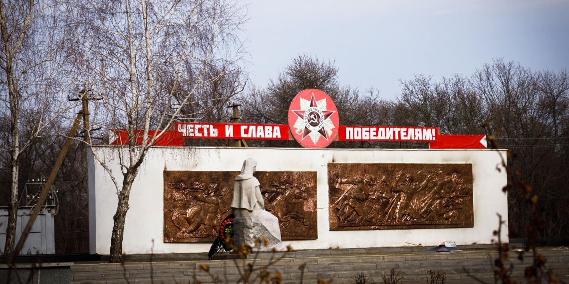 В Веселовском округе Запорожья стартовал месячник по благоустройству к 80-летию Великой Победы 