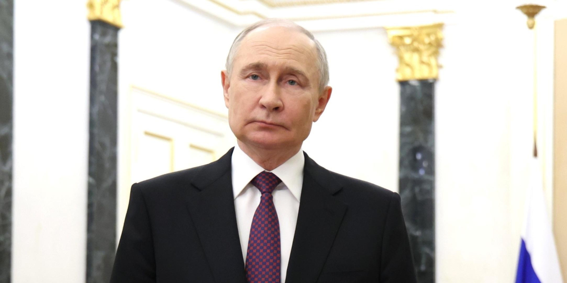 Владимир Путин растрогался при просмотре фильма "В списках не значился"
