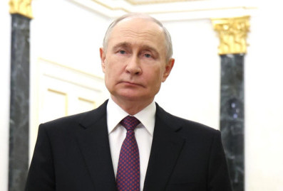 Владимир Путин растрогался при просмотре фильма "В списках не значился"