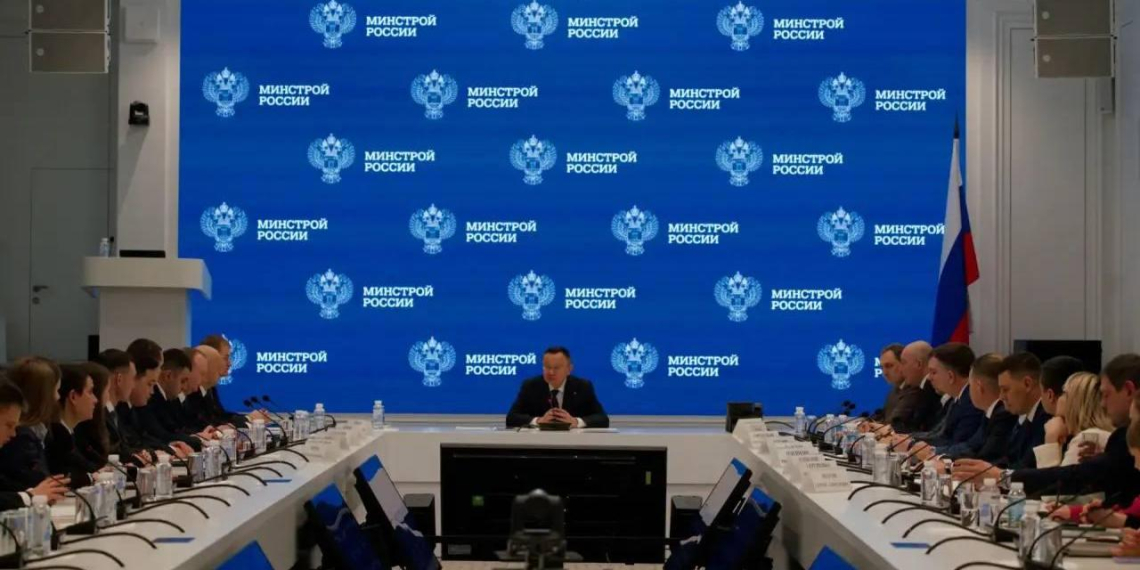 В Минстрое стартовала стажировка участников программы "Время героев"